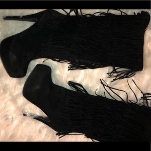 Shoe dazzle fringe booties